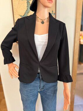 🖤 Amanda + Chelsea Black Textured Cropped Blazer | Ruffle Cuffs | Size 6